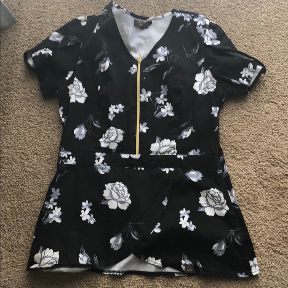Jaanuu scrub top